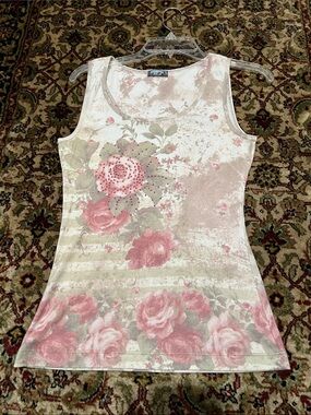 Energe Floral Pink Scoop Neck Tank Top with Rhinestone Detail Size Medium